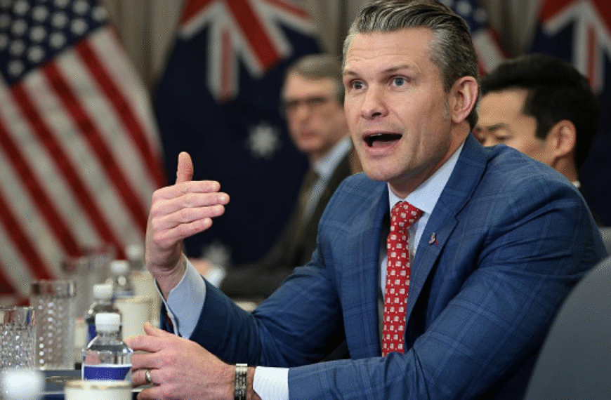 Escándalo Hegseth: Filtraciones Sensibles en el Pentágono