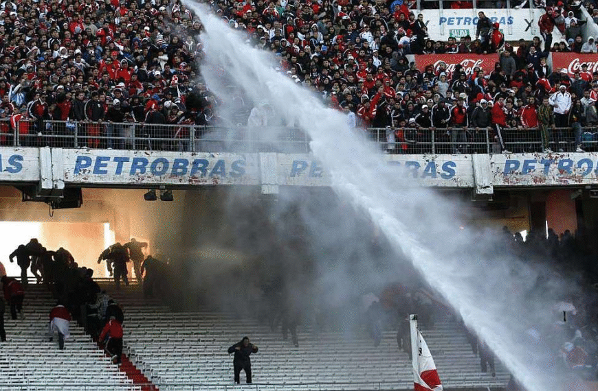 Incidentes Estadio Monumental impactan a Colo Colo y Limache