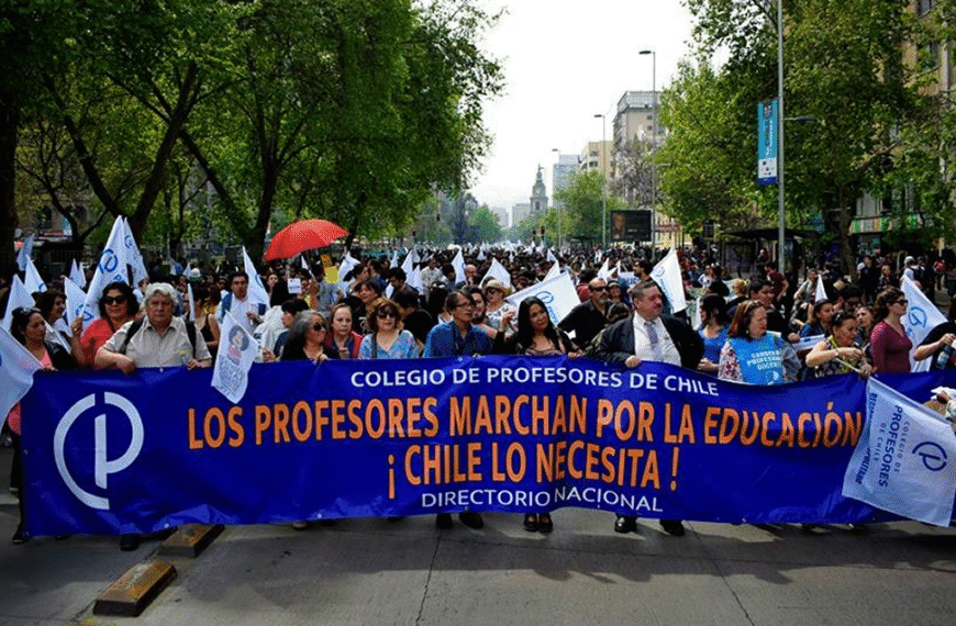 Paro de Profesores: Marcha y Demandas Urgentes