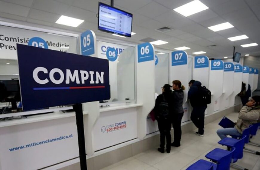 Más de 1.400 médicos emitieron licencias médicas mientras estaban con permiso: autoridades refuerzan fiscalización