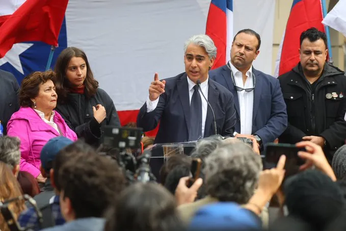 Marco Enríquez-Ominami Inscribe su Candidatura a la Presidencia